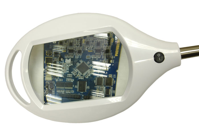В светильниках Актаком АТР-6731 применяется широкоформатная оптическая линза с увеличением 3 диоптрии