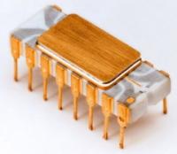 Фирма Intel выпустила свой первый микропроцессор — модель 4004 